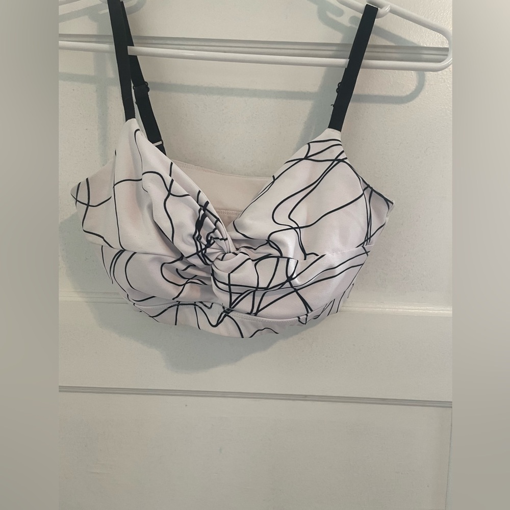 Fabletics sportsbra